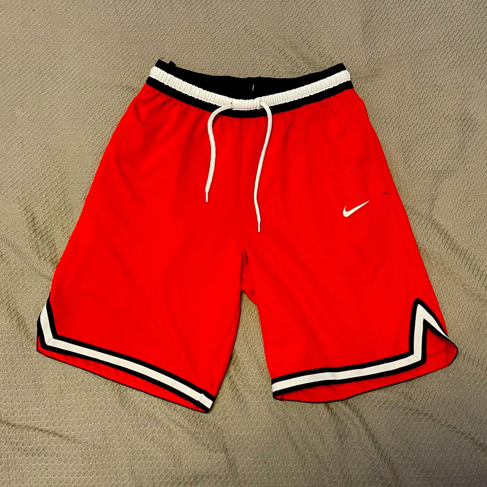 Nike Men’s Basketball Shorts with zipper pocket, medium